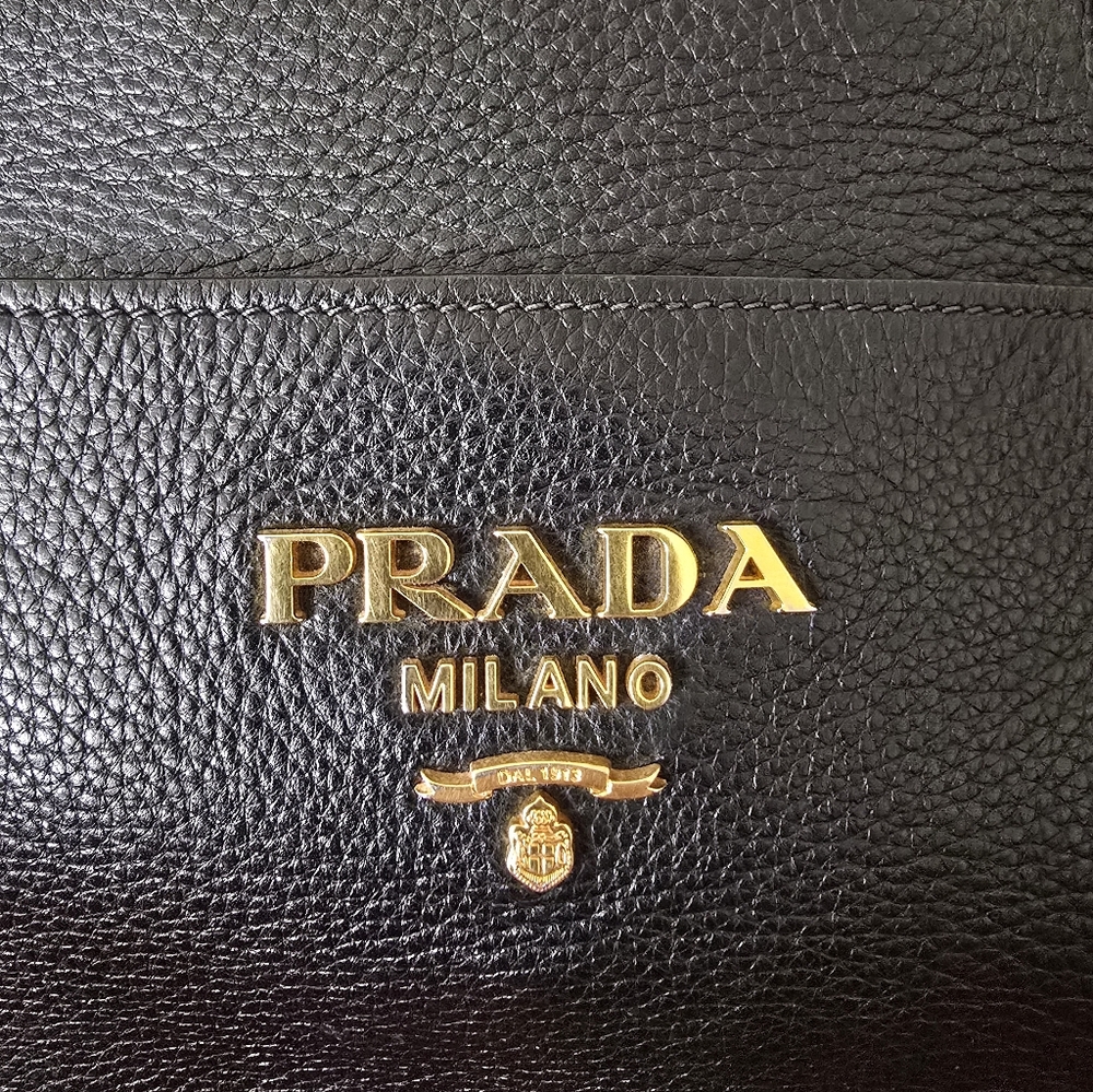 Prada Vitelo Daino Pocket Black Leather Shopping Tote Bag - Picture 2 of 8